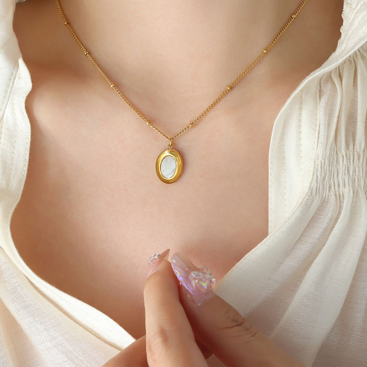 18K-GOLD PLATED WHITE OVAL PENDENT
