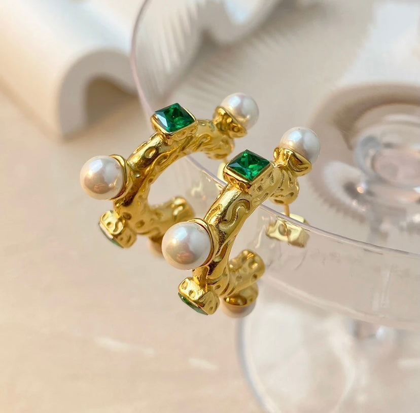 18K-GOLD PLATED PEARL HOOPS