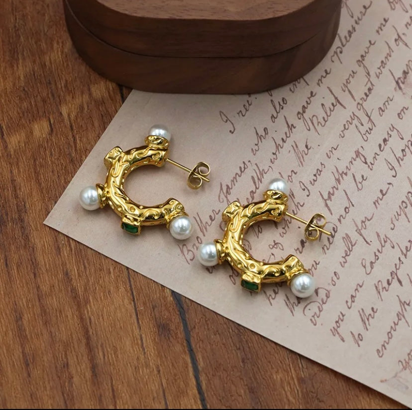18K-GOLD PLATED PEARL HOOPS
