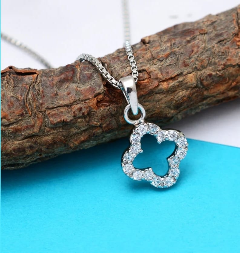 LUXURY CLOVER ZIRCONIA PENDENT