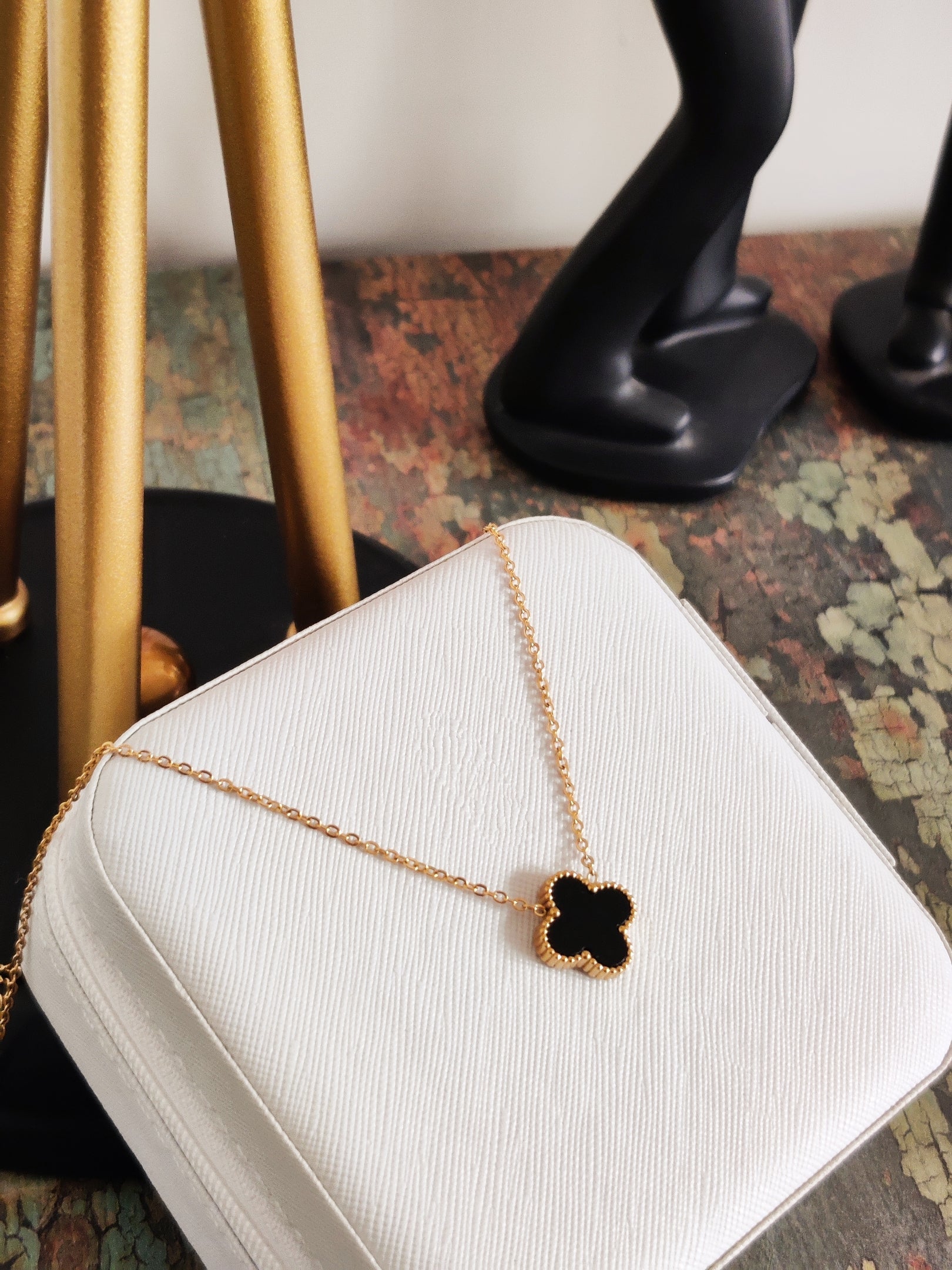 18K-GOLD PLATED NOIR CLOVER PENDENT