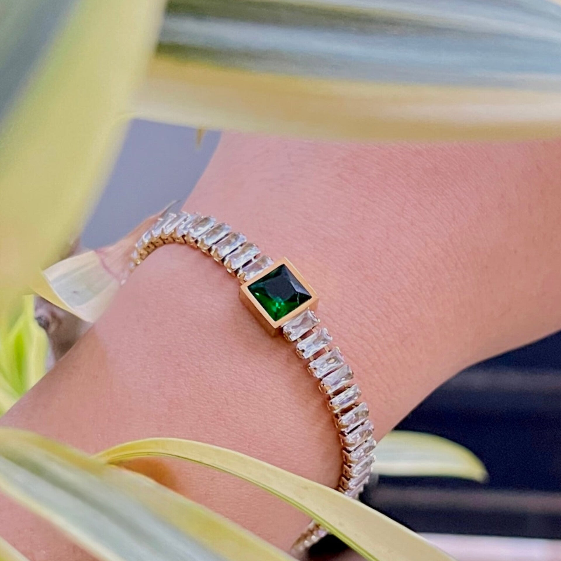 EMERALD GREEN STONE BRACELET