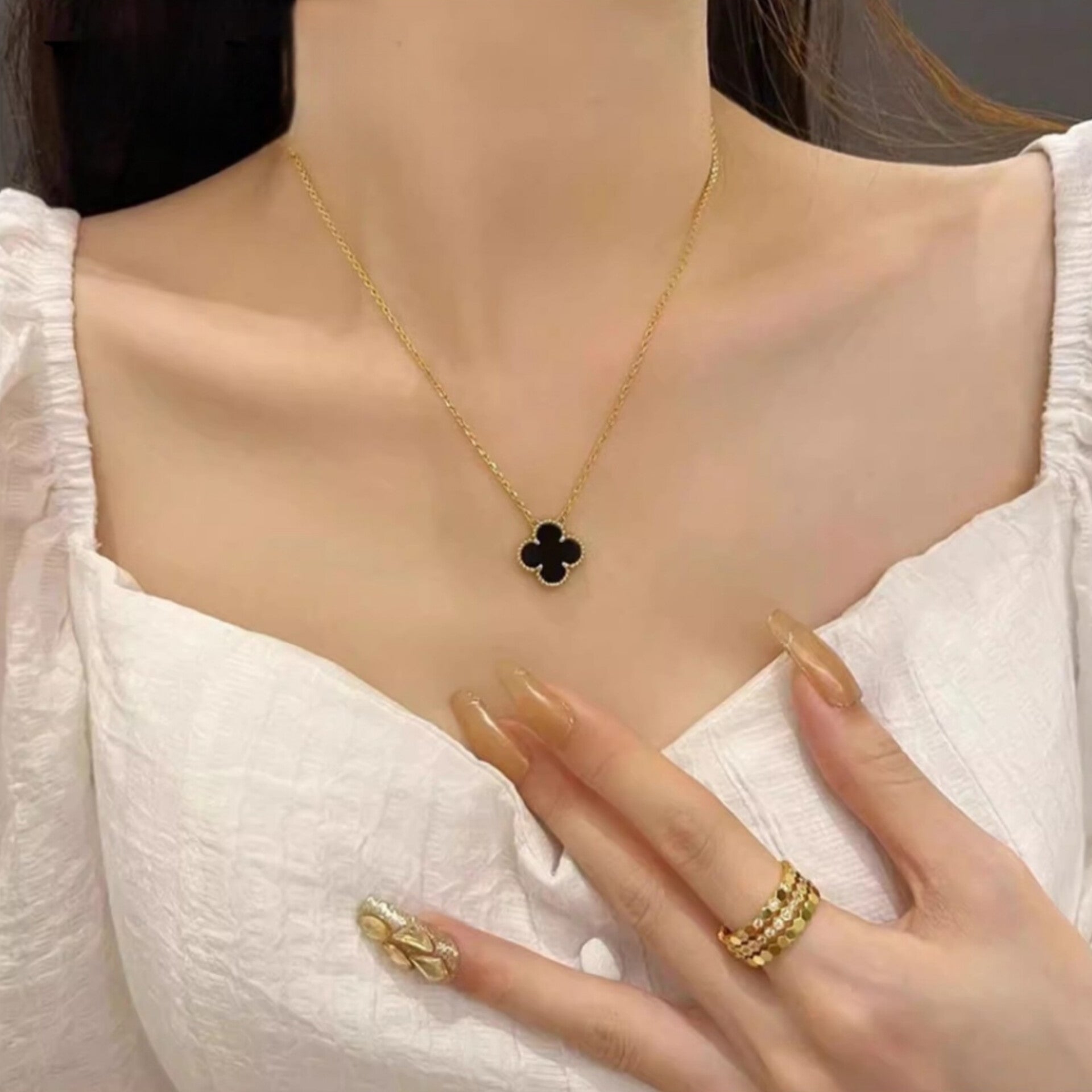 18K-GOLD PLATED NOIR CLOVER PENDENT
