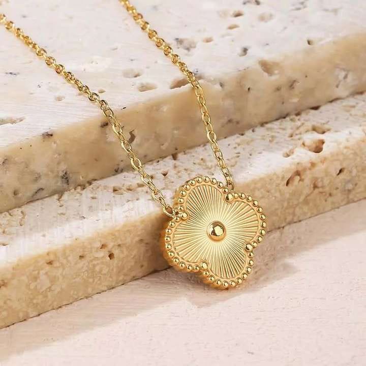 18K-GOLD PLATED CLOVER PENDENT